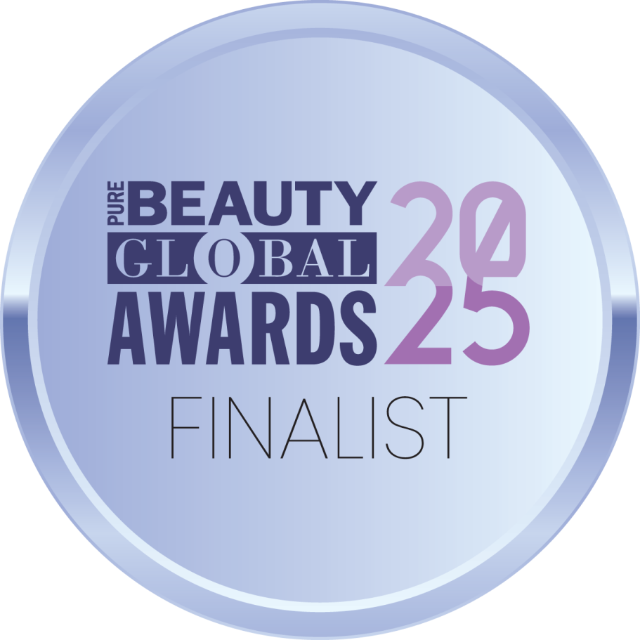 Médaillon des Beauty Global Awards 2025 avec le mot "FINALISTE".