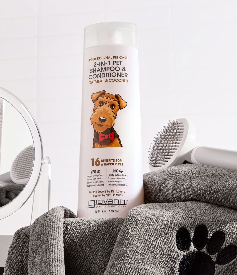 Shampoing bio  pour animaux, formule 3-en-1, avec illustration d'un chien.