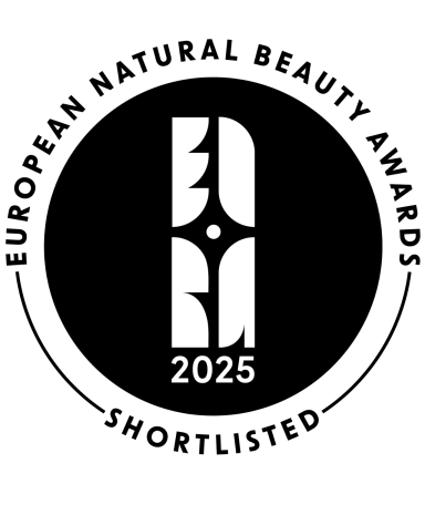 Logo des European Natural Beauty Awards 2025, avec la mention "Shortlisted".