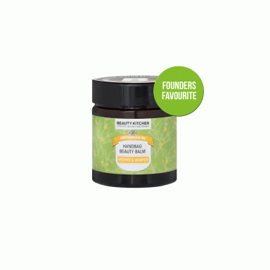 Baume hydratant dans un pot en verre vert avec un couvercle noir. Étiquette "Favori".